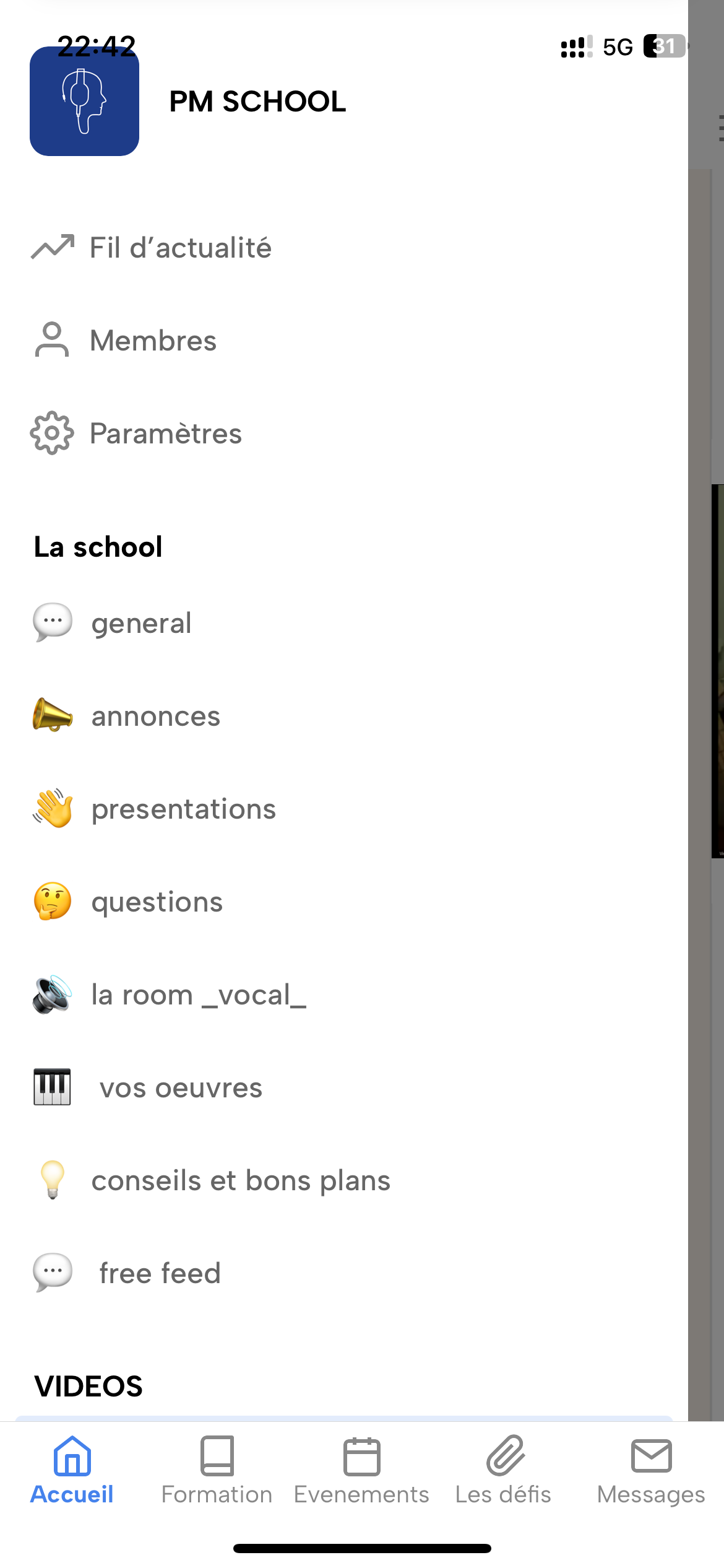 Capture de l'app PM School : échanges dans la communauté